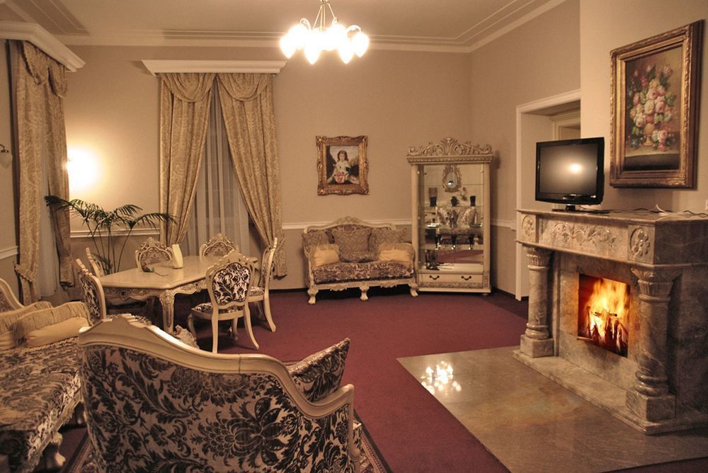 Zamek Kamenny Dvur Hotel Mostov Exterior photo