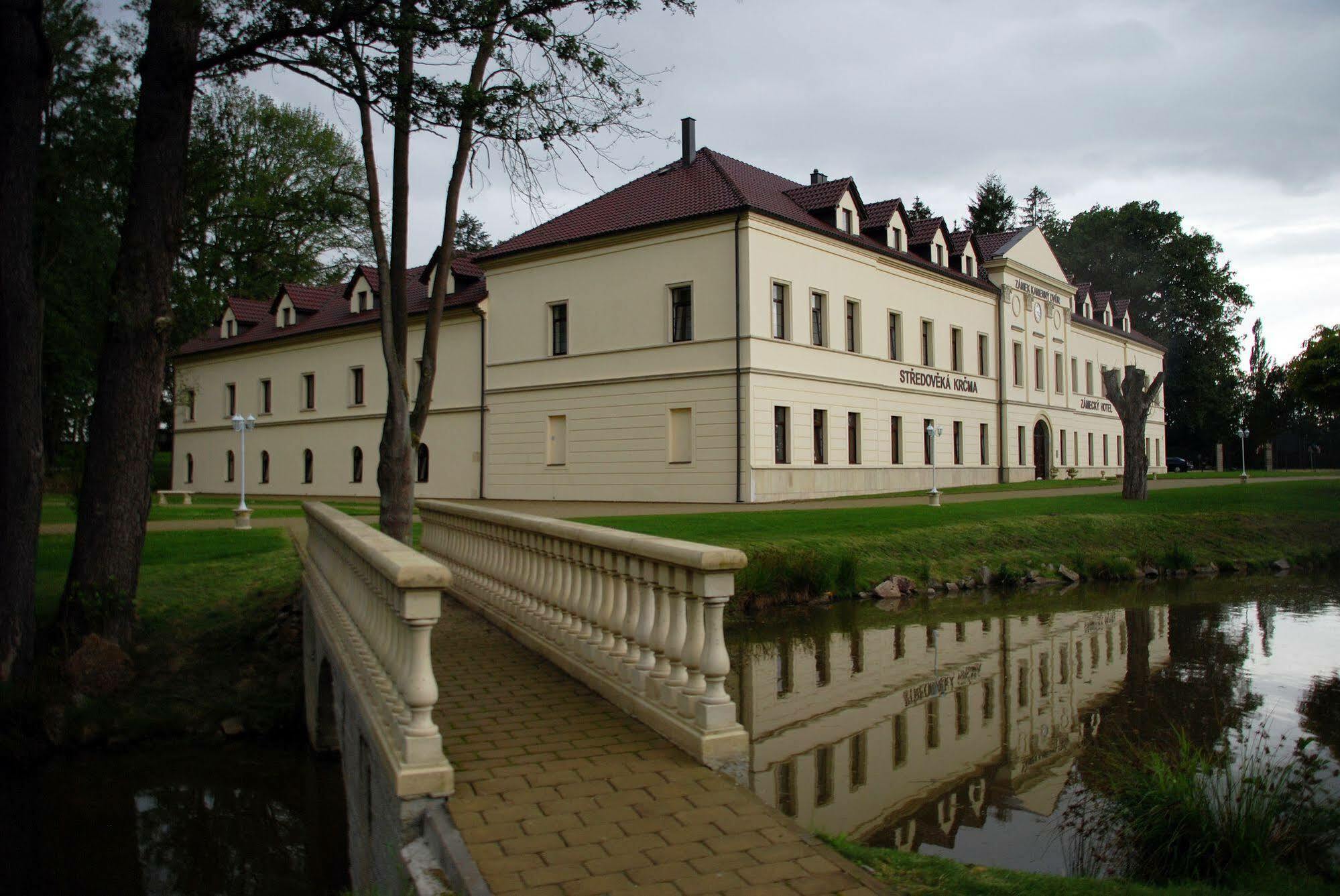 Zamek Kamenny Dvur Hotel Mostov Exterior photo
