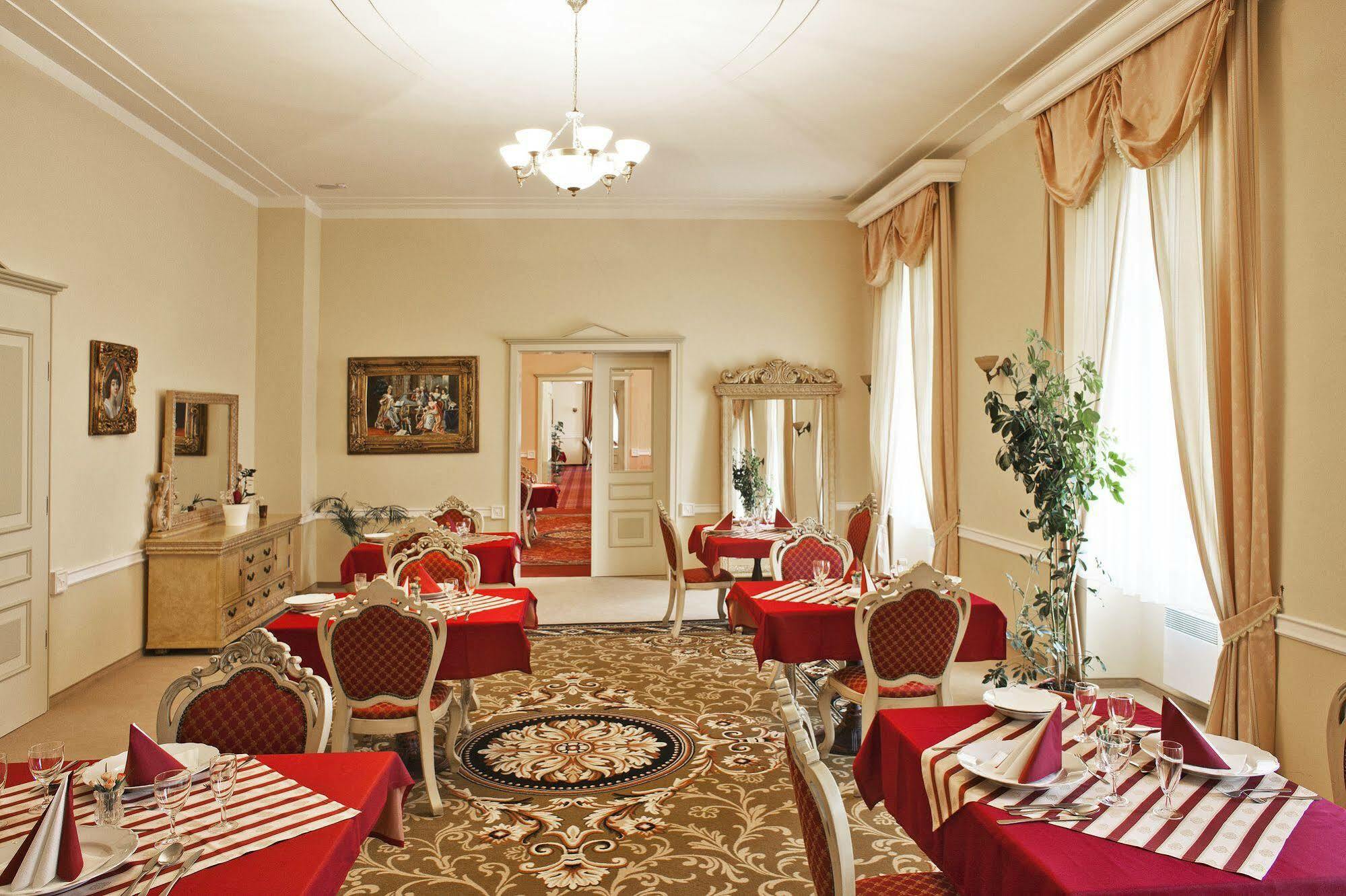 Zamek Kamenny Dvur Hotel Mostov Exterior photo