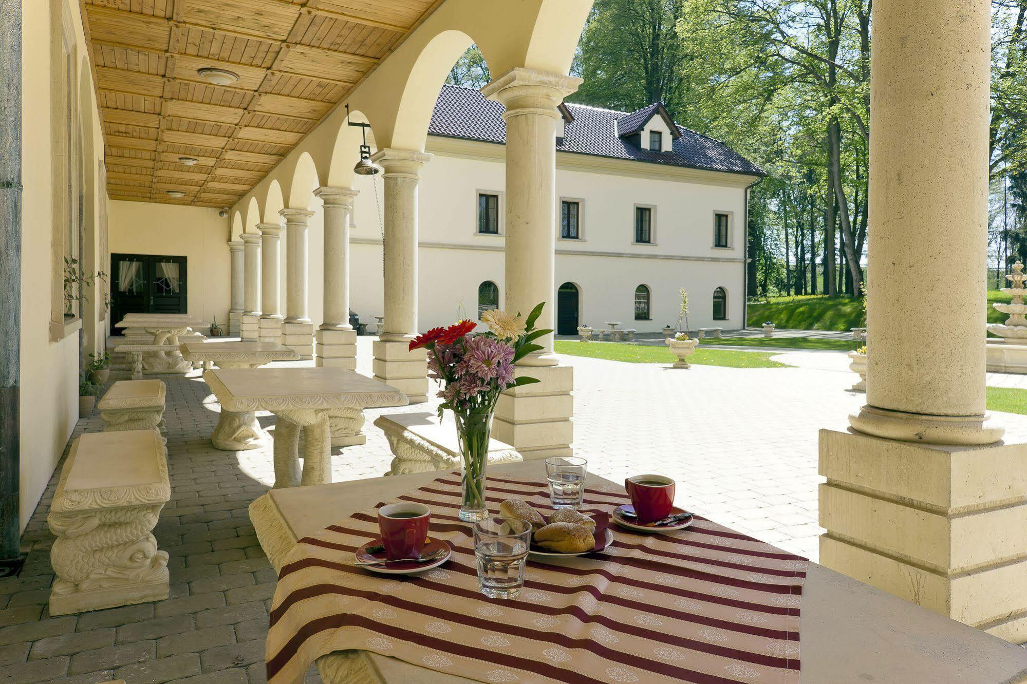 Zamek Kamenny Dvur Hotel Mostov Exterior photo