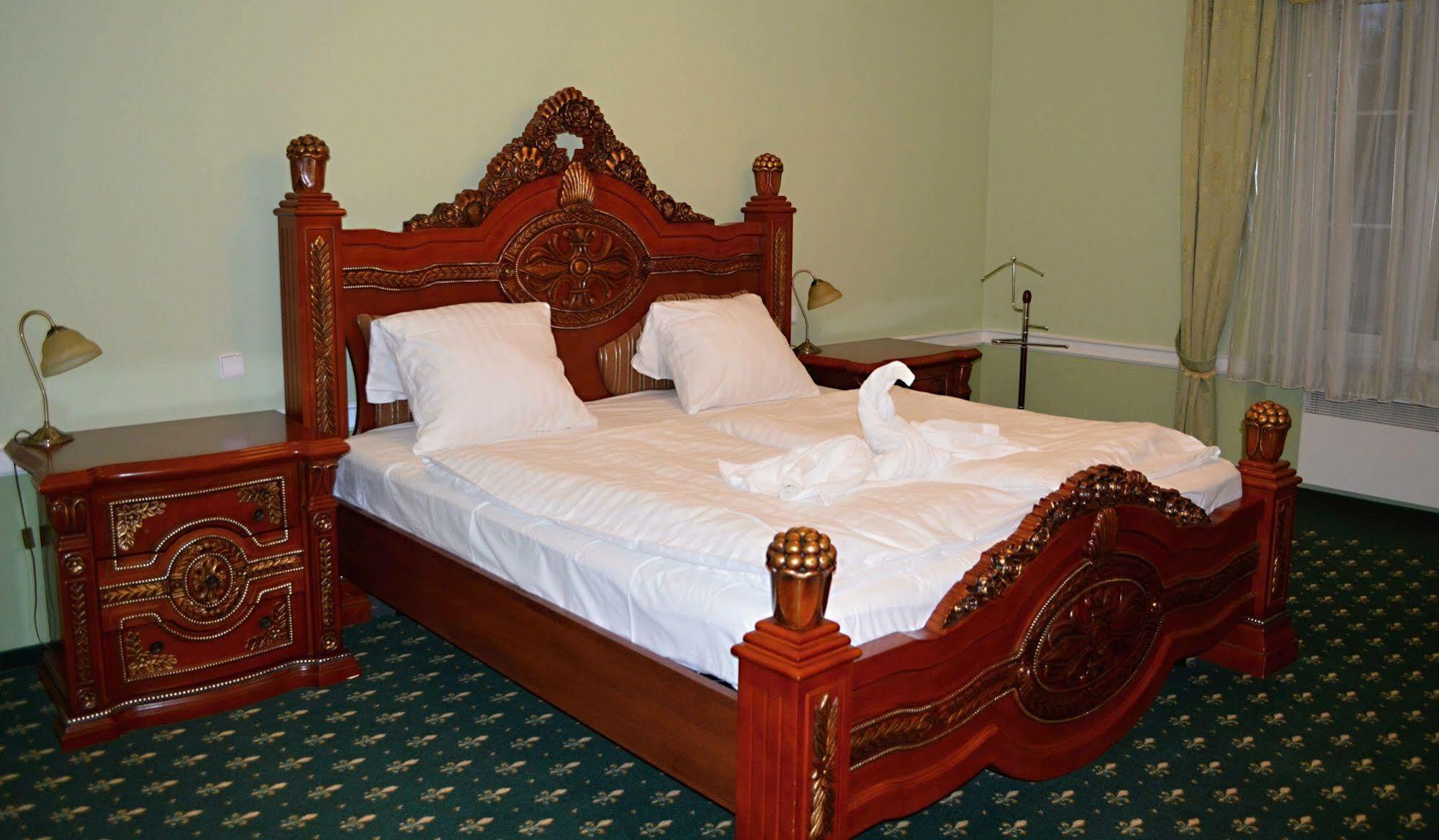 Zamek Kamenny Dvur Hotel Mostov Exterior photo